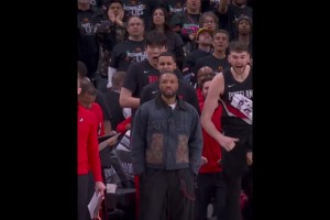 震惊杨瀚森！罗威空接暴扣2+1终结比赛！小杨场边观看长大嘴巴