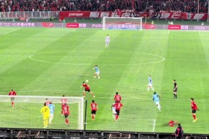 值回票价！大连球迷现场实拍斯坦丘天外飞仙