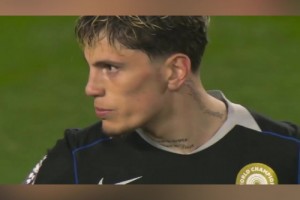 意味深长！维尔贝克进球后SIU庆祝，镜头给到场上的加纳乔！