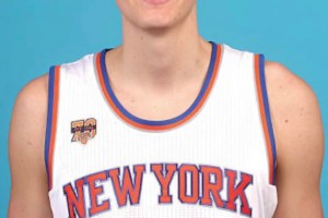 太淡定了！亚历山大手指90°外翻！受伤前5中1受伤后4中4