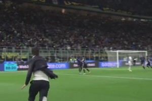 蓝黑老男孩❤！苏契奇绝杀科莫瞬间，国米主帅齐沃飞奔加入庆祝