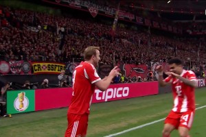 拜仁先下一城！凯恩中路包抄停球打门得手！穆西亚拉送助攻！